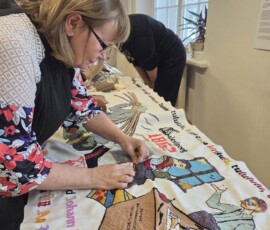 Raamatuaasta piltvaiba tikkimine Türi raamatukogus september 2025