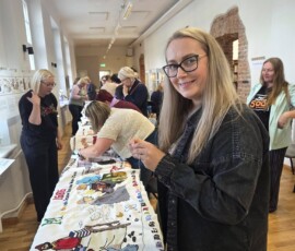 Raamatuaasta piltvaiba tikkimine Türi raamatukogus september 2025