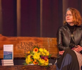 Kirjanduslik oaas 2022 - pildil 45. A. H. Tammsaare nimelise Järva valla kirjanduspreemia laureaat Kai Aareleid.