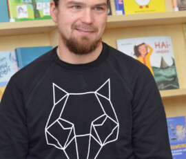 Raamatukogude aasta avamine jaanuaris 2022 - Järva-Jaanis luges ette Järva vallavolikogu liige Arto Saar.