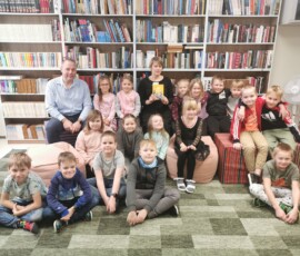 Raamatukogude aasta avamine jaanuaris 2022 - Aravetel luges ette Piibe teatri näitleja Aire Pitk.