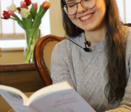 Raamatukogude aasta avamine jaanuaris 2022 - Koerus luges ette Tartu Ülikooli eesti ja soome-ugri keeleteaduse üliõpilane Triin Aasa.